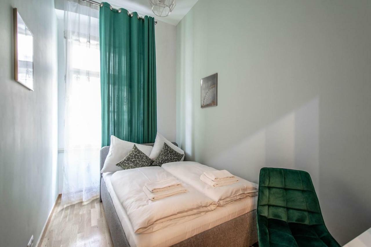 Design 3bdr In Residence, Free Parking Apartment Prag